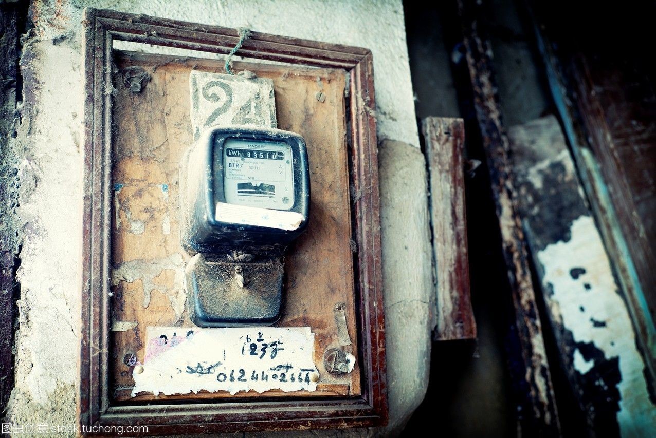 特寫(xiě)的電表在土耳其氈帽建筑物的入口摩洛哥非洲。